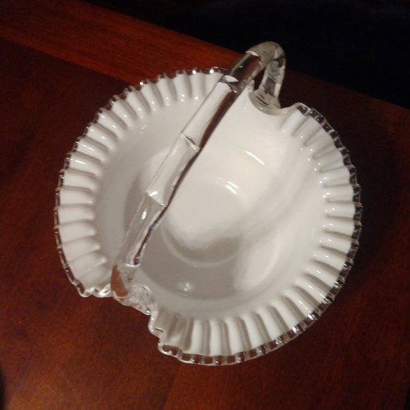 Vintage large Fenton silver crest Spanish lace basket with bamboo handle 10" - Picture 2 of 7